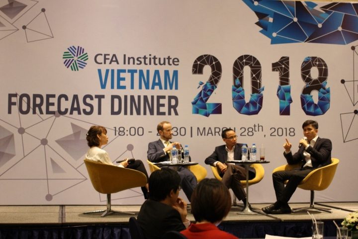 Panelists at Vietnam Forecast Dinner 2018 - Dự báo Kinh tế Tài chính 2018